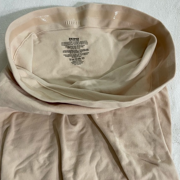 NWOT Skims Sculpting High Waisted Shorts Sand Color Size 2XL - Picture 5 of 8